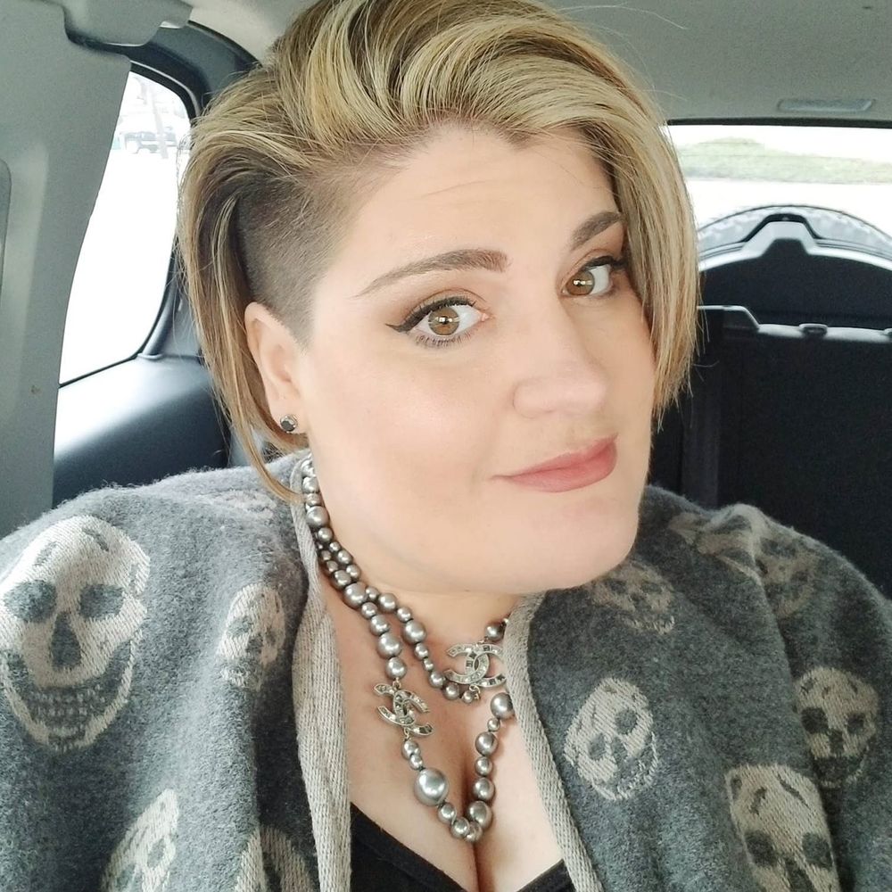 Meet your Posher, Leslie
